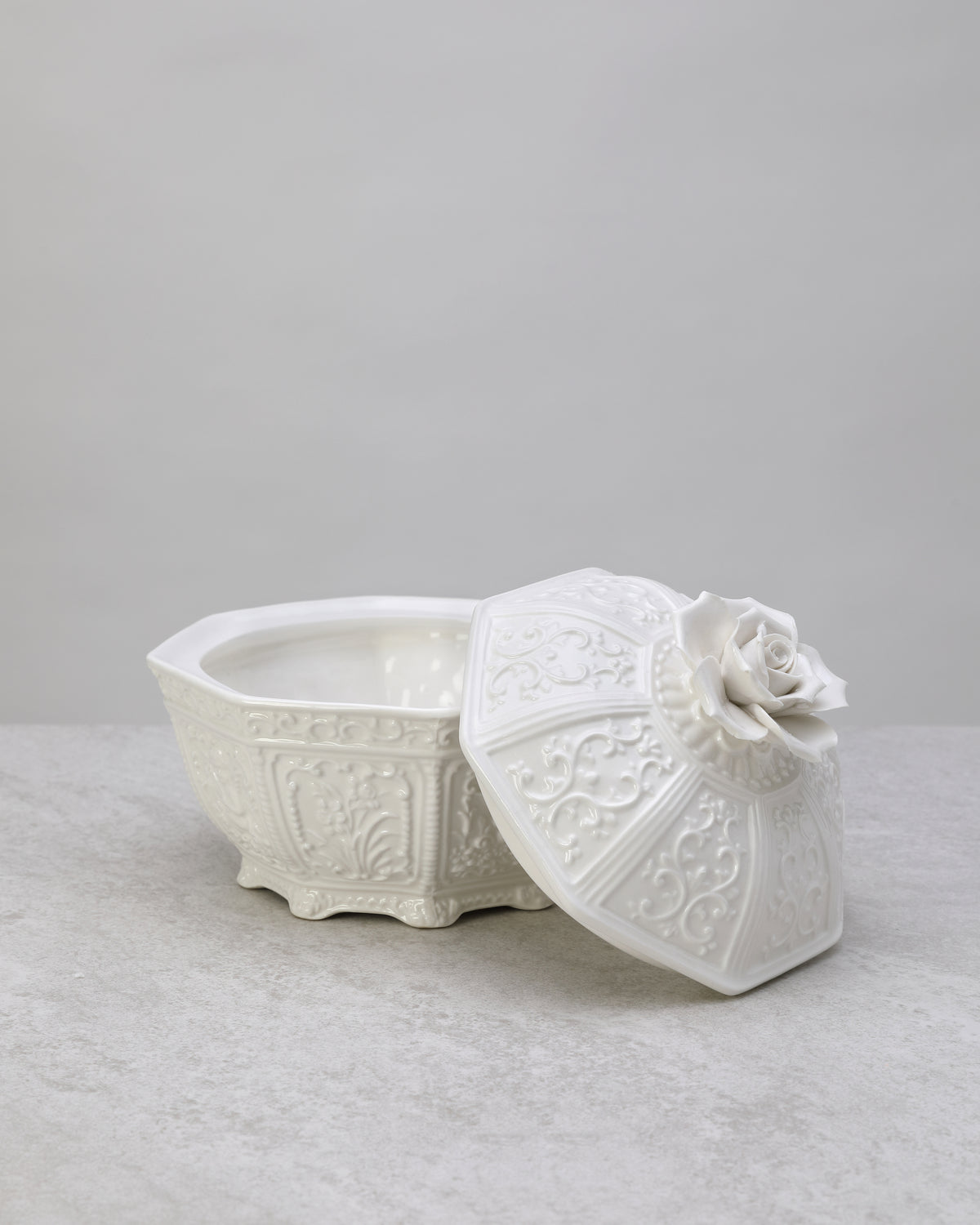 White glazed porcelain lidded jar with a flower knob